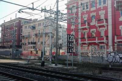Palazzi liberty ingabbiati da binari e sottopassi: � l'elegante ma degradata via Tunisi